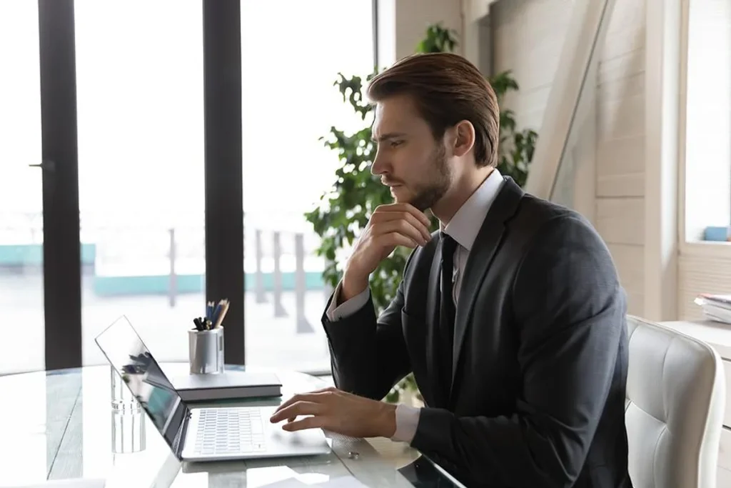 Top 4 Strategies to Boost LinkedIn Presence